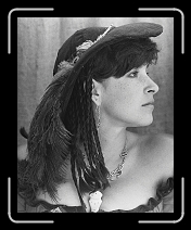 RaeLindaProfile034A211105 * 800 x 1000 * (536KB)